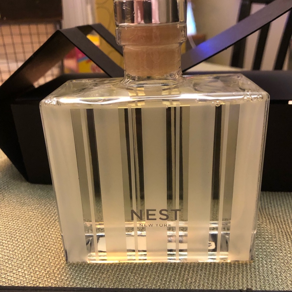 Nest New York Grapefruit Reed Diffuser brand new in box never used - Picture 6 of 7